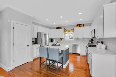 212 Ridenour Avenue, Greenville, SC 29617 - Photo 8