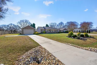 1012 Berry Drive, Boiling Springs, SC 29316 - Photo 2