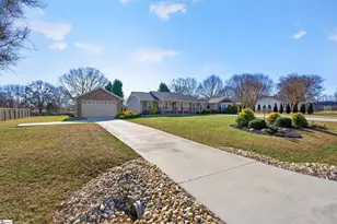 1012 Berry Dr, Boiling Springs, SC 29316 - Photo 2