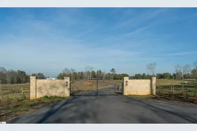 1425 S Harper Street, Laurens, SC 29360 - Photo 2