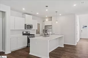 1821 Berkshire Ln, Spartanburg, SC 29303 - Photo 6