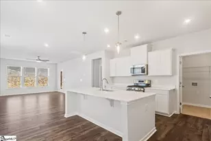 1821 Berkshire Ln, Spartanburg, SC 29303 - Photo 2