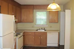 713 E Curtis St, Simpsonville, SC 29681 - Photo 2