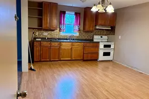 14 McCaughrin St, Pelzer, SC 29669 - Photo 2