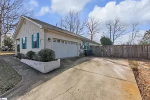 531 Country Gardens Dr, Fountain Inn, SC 29644 - Photo 2