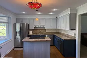 15 Fairlawn Cir, Greenville, SC 29617 - Photo 2