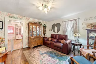 342 N Hampton Ave, Calhoun Falls, SC 29628 - Photo 2