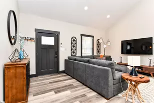 71 Dorsey Ave, Greenville, SC 29611 - Photo 8