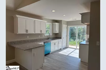 210 E Greenwood Street, Landrum, SC 29356 - Photo 6