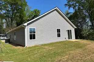 210 E Greenwood St, Landrum, SC 29356 - Photo 4