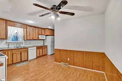 104 Blakely Avenue, Laurens, SC 29360 - Photo 6