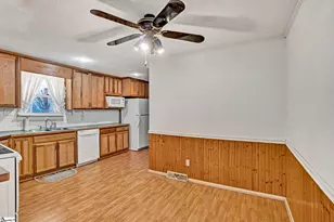 104 Blakely Ave, Laurens, SC 29360 - Photo 6