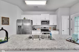 105 Moorlyn Ln, Greer, SC 29650 - Photo 6