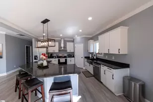 206 E Tucker St, Landrum, SC 29356 - Photo 2