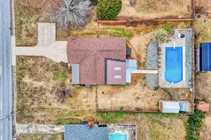 1605 E Durst Ave, Greenwood, SC 29649 - Photo 2