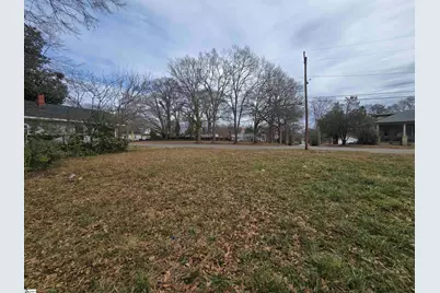 558 Hugh Street, Spartanburg, SC 29650 - Photo 2