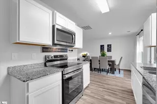 323 Long Grove Ln, Greer, SC 29650 - Photo 4