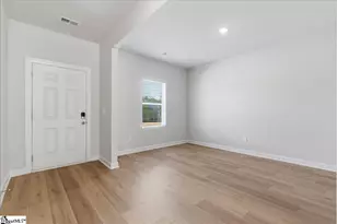 604 Cozy Blf Rd, Spartanburg, SC 29301 - Photo 2