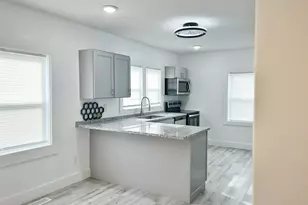 208B Collins Ave, Spartanburg, SC 29306 - Photo 6