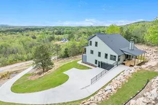 446 N Glassy Mountain Rd, Landrum, SC 29356 - Photo 2