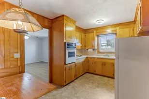 426 Meadowbrook Ave, Woodruff, SC 29388 - Photo 6