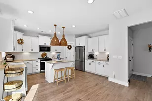 373 Fenwick Dr, Woodruff, SC 29388 - Photo 2