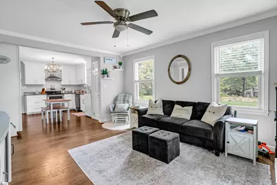 613 E Florida Avenue, Clinton, SC 29325 - Photo 2