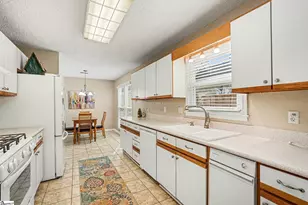 139 Forest Lake Dr, Simpsonville, SC 29681 - Photo 12