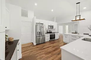 121 Confederate Ln, Greer, SC 29651 - Photo 4