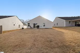 689 Hardwood Dr, Boiling Springs, SC 29316 - Photo 4