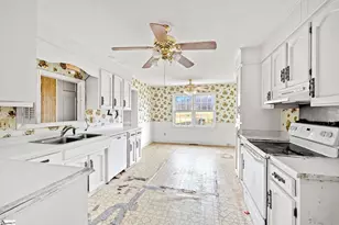 36 Glen Springs Rd, Travelers Rest, SC 29690 - Photo 10