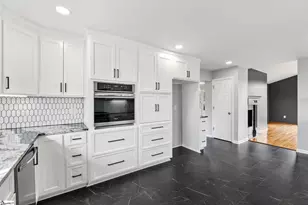 219 Fairview Dr, Greenville, SC 29609 - Photo 16