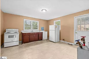 213 Caulder Cir, Spartanburg, SC 29306 - Photo 8