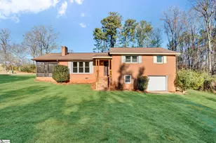 301 Dixon St, Clinton, SC 29325 - Photo 2