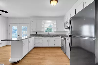 9 Forestdale Drive, Taylors, SC 29687 - Photo 6