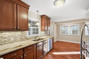 401 Dellrose Cir, Taylors, SC 29687 - Photo 2