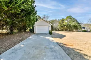 19 Neyland Dr, Fountain Inn, SC 29644 - Photo 4