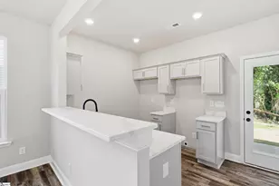 19 Scott St, Greenville, SC 29611 - Photo 6