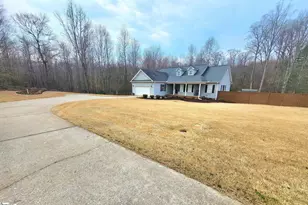 828 Bishop Ave, Greer, SC 29651 - Photo 2