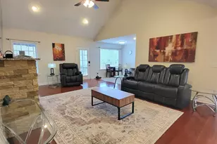 828 Bishop Ave, Greer, SC 29651 - Photo 4