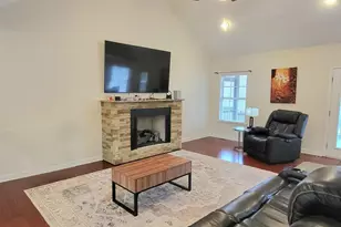 828 Bishop Ave, Greer, SC 29651 - Photo 6