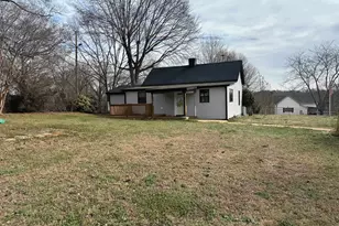 196 Orchard St, Cowpens, SC 29330 - Photo 6