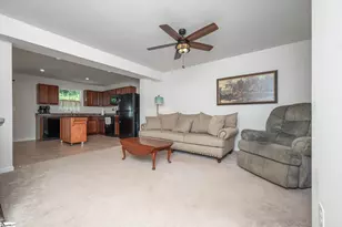 126 Fernside Ct, Greenville, SC 29617 - Photo 4