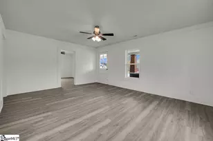 136 Lee St, Laurens, SC 29360 - Photo 2