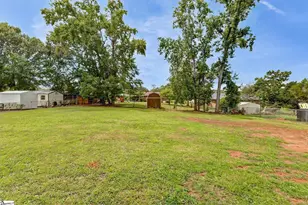 203 Montgomery St, Laurens, SC 29360 - Photo 30