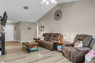 605 Fountain Brook Ln, Fountain Inn, SC 29644 - Photo 6