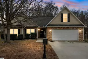 605 Fountain Brook Ln, Fountain Inn, SC 29644 - Photo 2