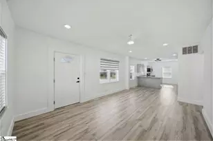 208B Collins Ave, Spartanburg, SC 29306 - Photo 6