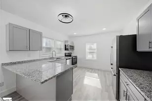 208B Collins Ave, Spartanburg, SC 29306 - Photo 10