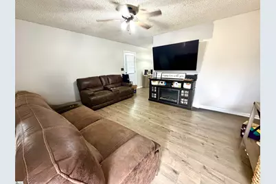 402 Calhoun Street, Laurens, SC 29360 - Photo 2